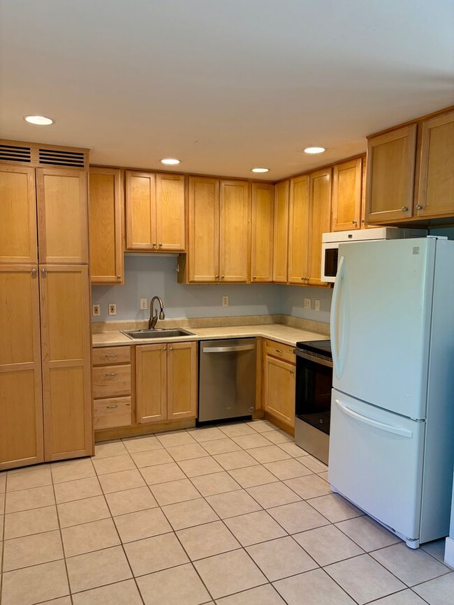 Photo - 345 S 44th St