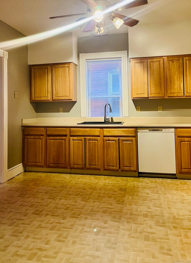 Photo - 24 Mortson St