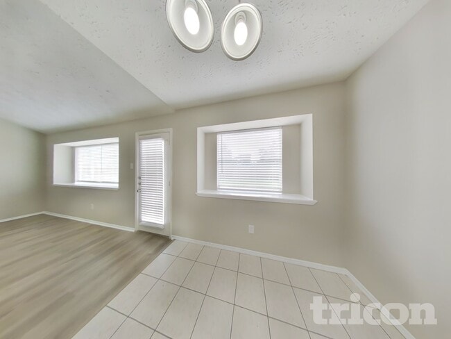 Photo - 2802 N Spring Dr