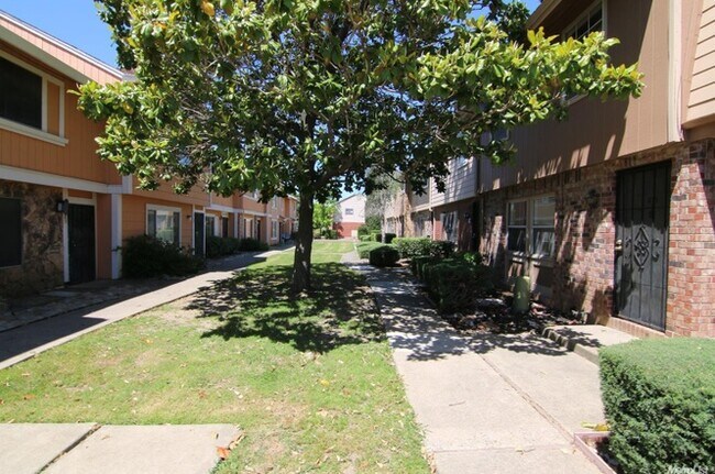 4207 Brookfield Dr