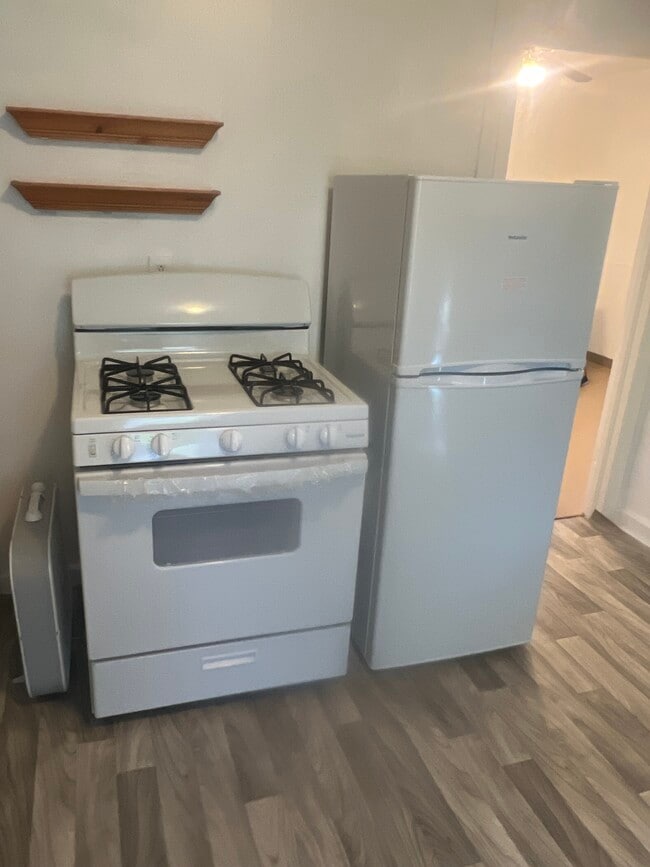 Building Photo - 1068 Washington Ave Unit Apt 4