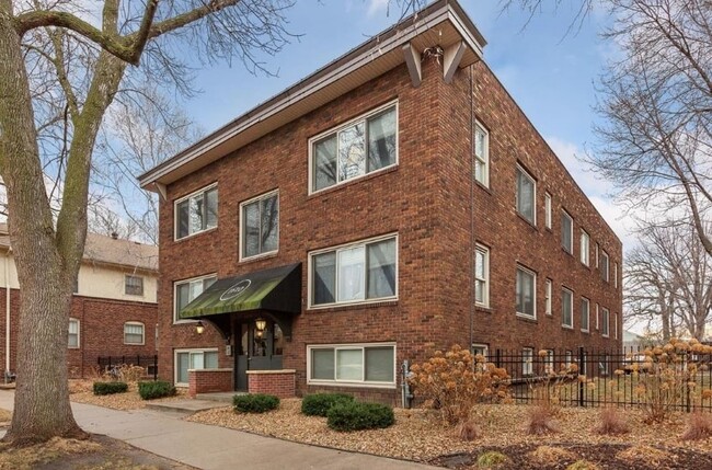 Photo - 1610 Charles Apartments