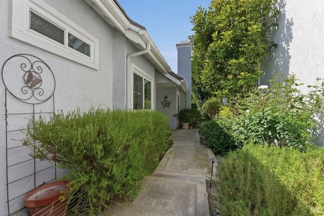 Photo - Beautiful 3 Bed / 2 Bath Costa Mesa Home – Available August 1st
