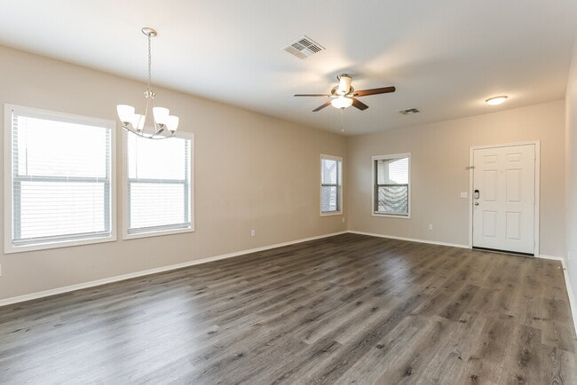 Photo - 101 E Valley View Dr