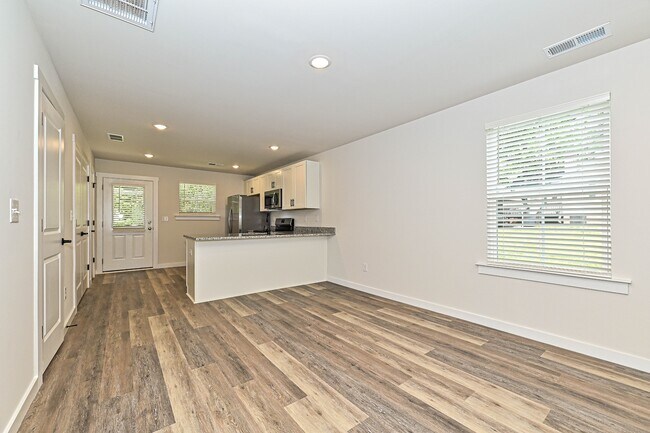 Photo - 502 12th Ave NE