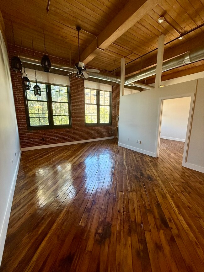 Building Photo - 99 Allen St Unit 207