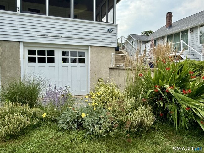 Photo - 10 N Reeves Ave