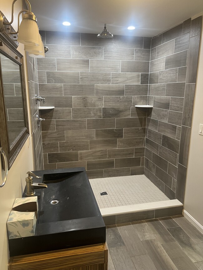 Photo - 21 Dale St Apartments Unit L1