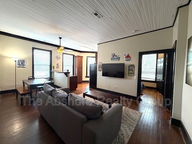 523 E Broad St Unidad B - 1