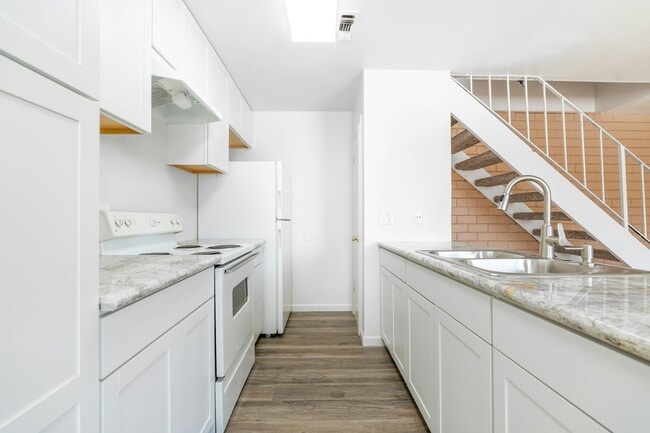 Building Photo - 2750 W Fairmont Ave Unit 103