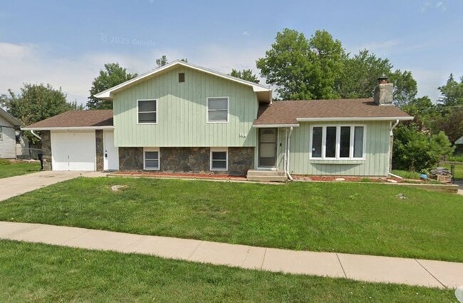 Building Photo - 4 Bedroom, 2 Bath Home for Rent