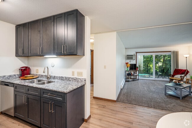2BR, 1BA - 984SF - Kitchen