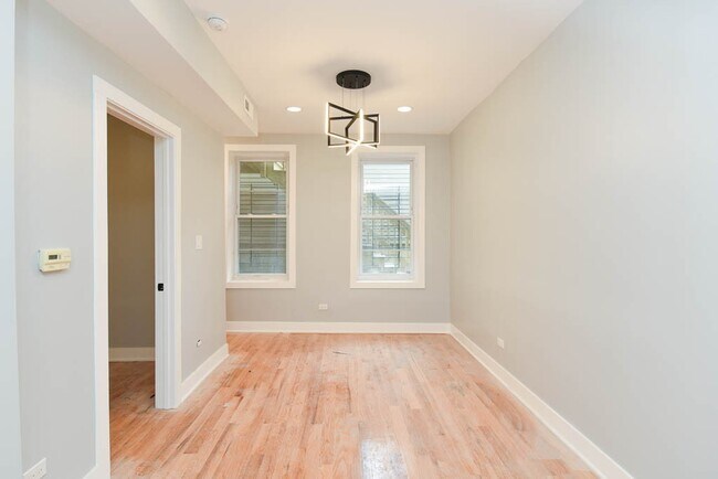 Photo - 1624 W Beach Ave Unit R2