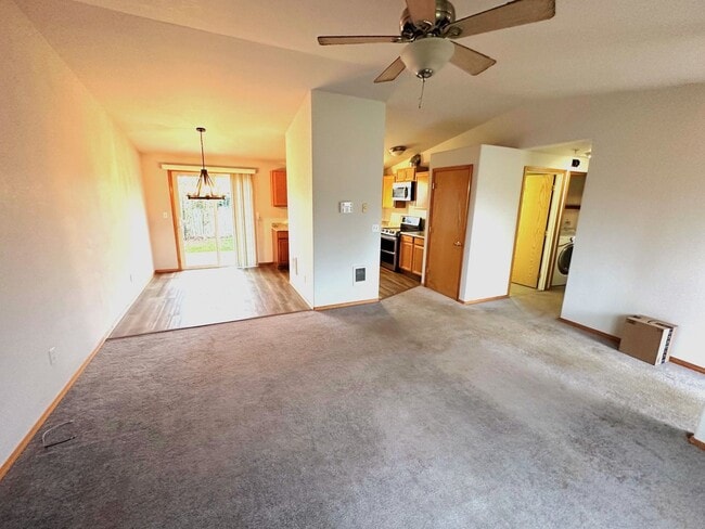 Building Photo - 3 bed 2 bath between Philomath Elementary and Middle School