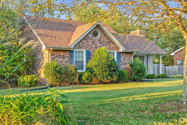 Building Photo - Huge Corner Lot in Glen Oaks! Rental