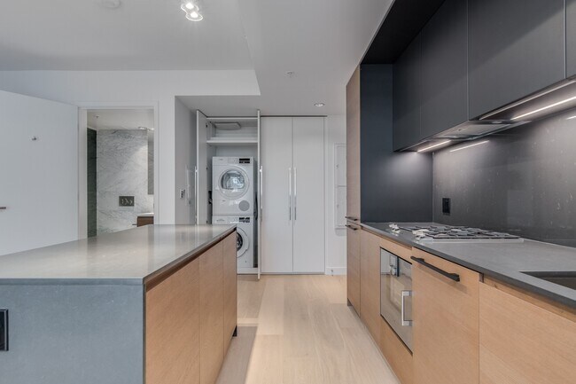 Photo - 1289 Hornby St