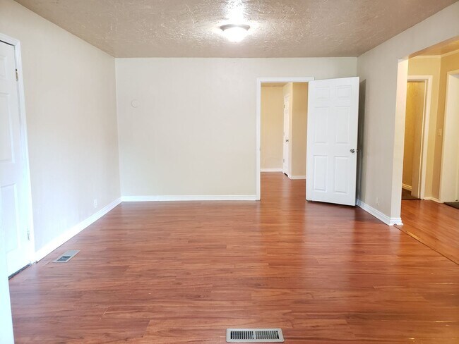 Photo - 352 Hampton/Blair - 3 PLEX Unit Main - APT #1