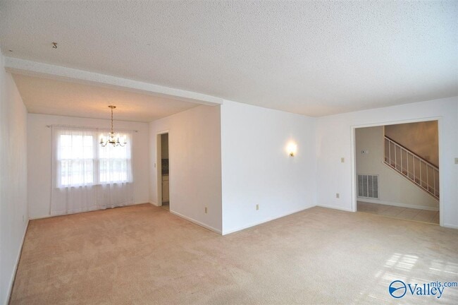 Photo - 2505 Lancelot Dr SE