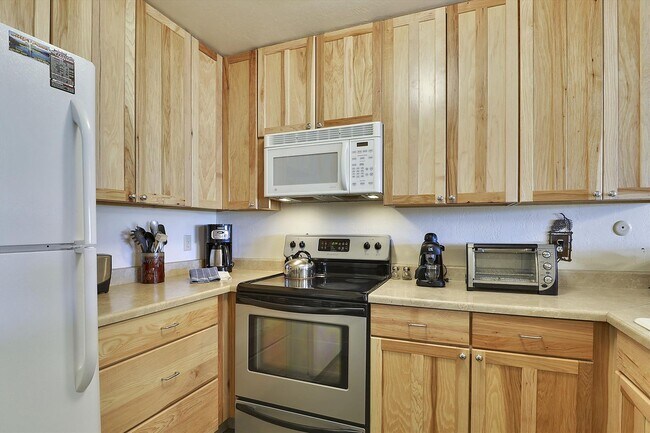 Photo - Alpine Meadows 3 bedroom + loft ski lease Unit 8