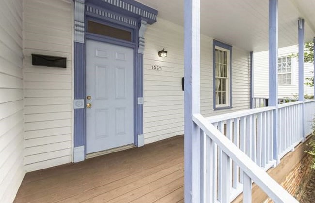 Photo - 1069 Elm St
