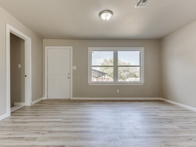 1116 Hickory Ln