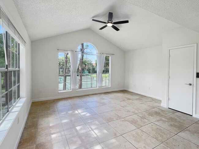 Photo - 1011 Crystal Way Unit P