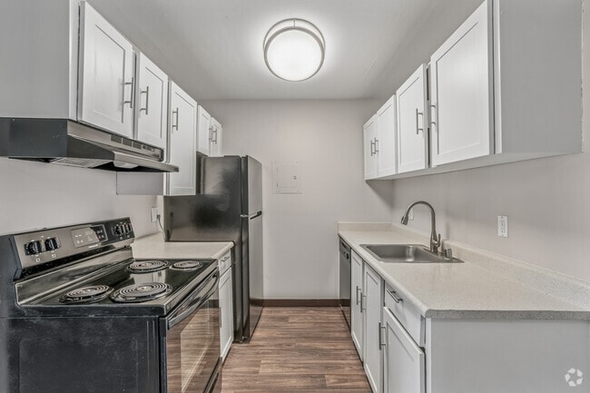 1BR, 1BA - 630SF - Kitchen
