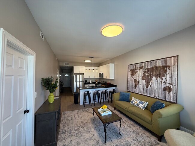 Photo - 3049 N Avers Ave Unit 2