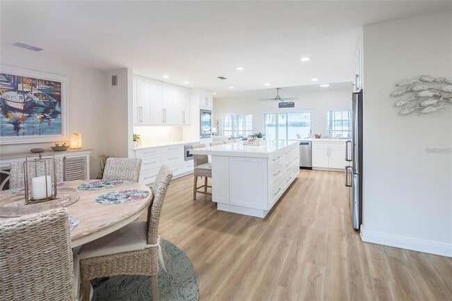 Photo - 17527 Canal Shores Dr