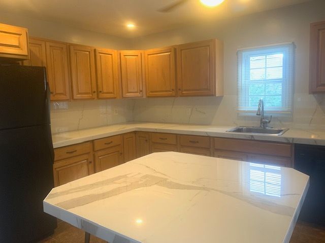 Photo - 1560 Whittier Ave