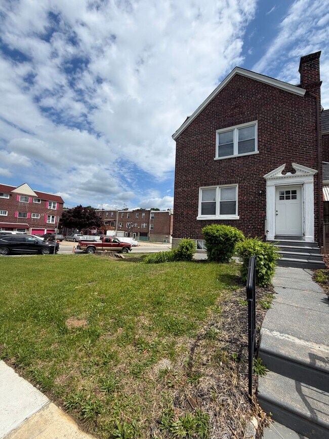Building Photo - 7925 Cedarbrook Ave Unit 1 - First Floor