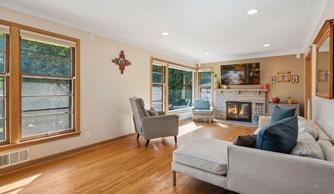 Photo - 2307 Harding St NE