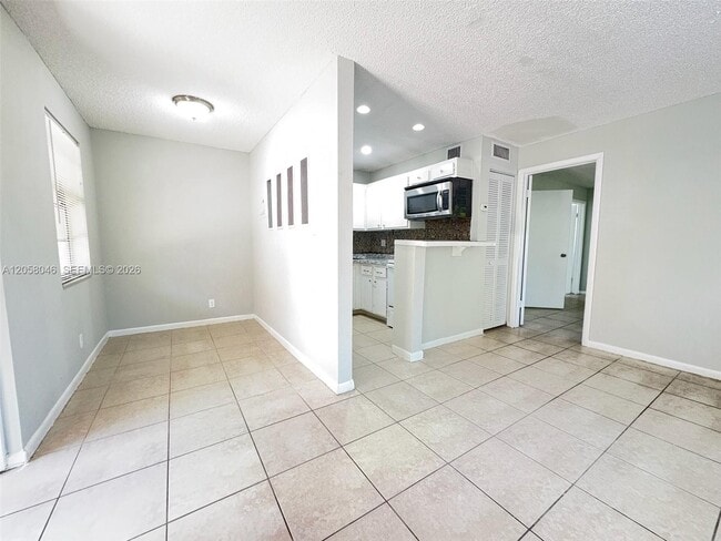 Building Photo - 95 NE 41st St Unit I144