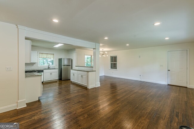 Photo - 427 Peyton Rd SW