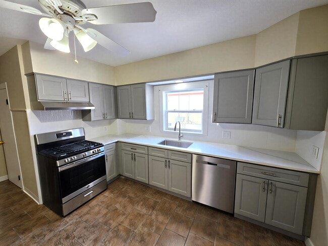 Building Photo - 49 Hillside Ave Unit 1