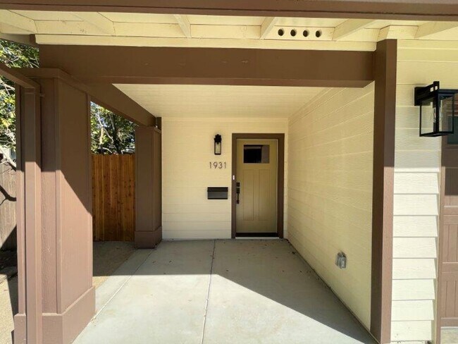 Photo - Tahoe Park 2 Bedroom Near UC Davis Med Center