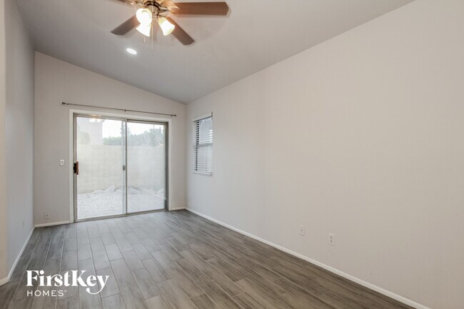 Photo - 4605 E Grovers Ave