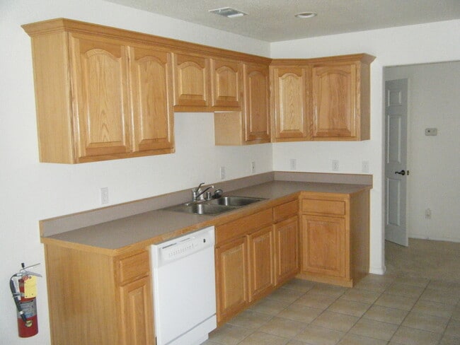 Photo - Quiet Cul De Sac!