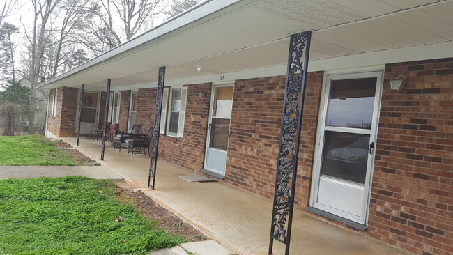 Two bedroom apartment close to Altavista! ... - Two bedroom apartment close to Altavista! ...