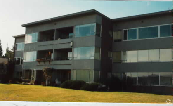 Building Photo - Blue Dolphin Rental