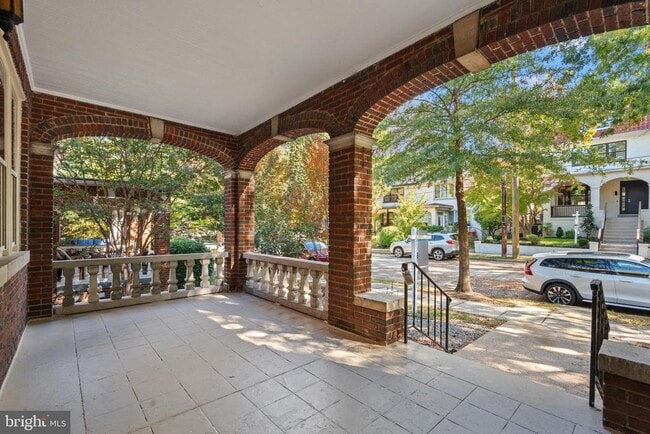 Building Photo - 2814 Bellevue Terrace NW