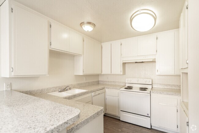 1BR, 1BA - 850 SF