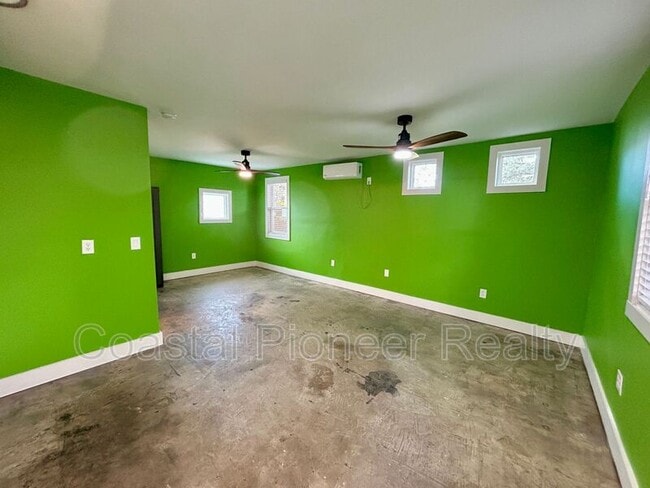 Photo - 115 W Plymouth St