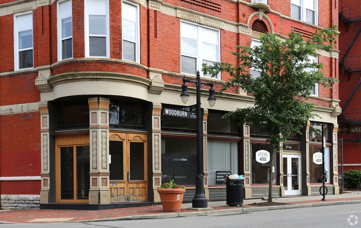 Photo - 2712-2716 Woodburn Ave