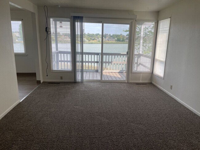 Photo - Lake View Apartment for Rent!!!