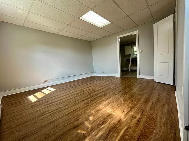 Photo - 5844-5848 Kesslersville Rd Unidad 5846