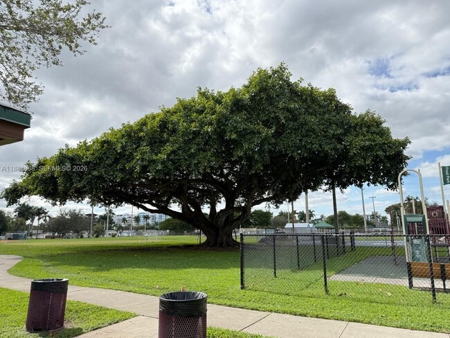 Photo - 610 NE 2nd St Unidad 205