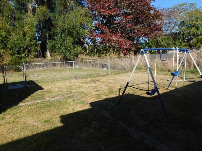 Photo - 10121 W Jessamine St