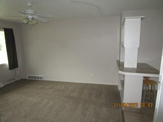 Photo - 8-12 12th St N