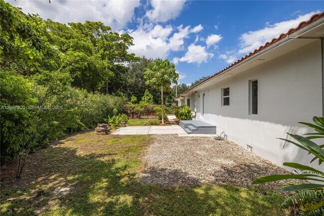 Photo - 801 NE 118th St